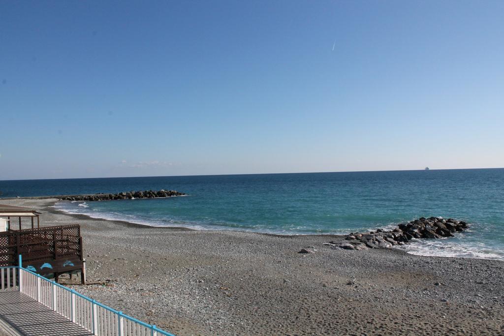 Appartamenti Mare Azzurro By Holiday World Albisola Superiore Exterior foto